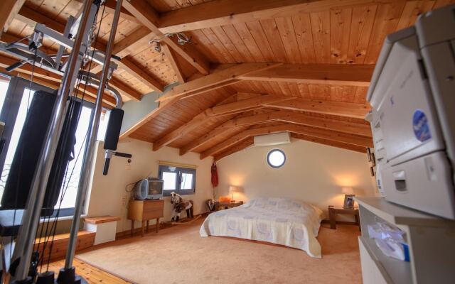 comfortable villa right by the sea