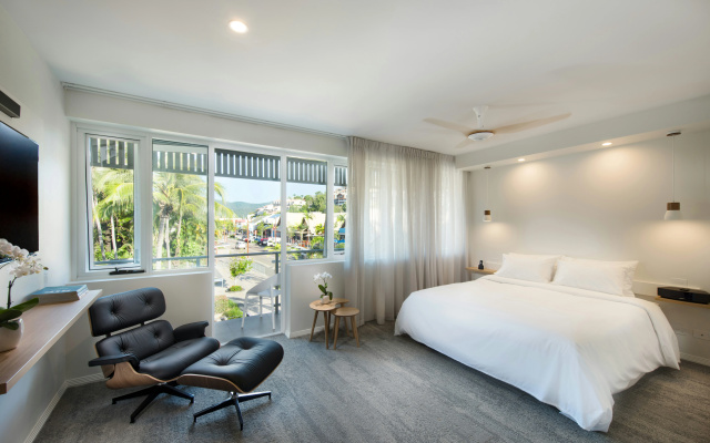Heart Hotel and Gallery Whitsundays – Guest Rooms – Airlie Beach