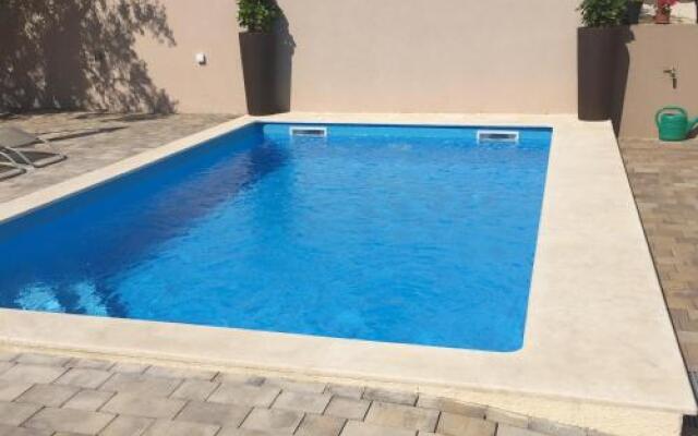 Apartments Nika & Karla