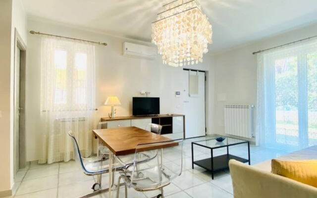 Teatro Verdi & Villa Comunale Charming Flat