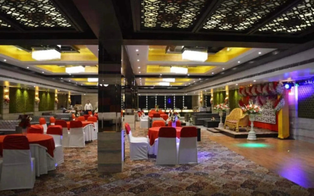 Red Apple Hotel