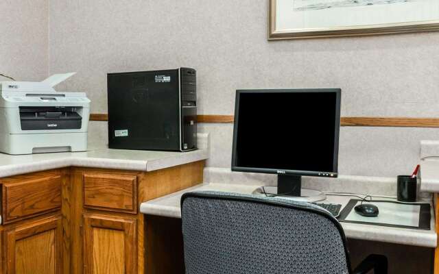 Econo Lodge & Suites Grand Rapids Airport