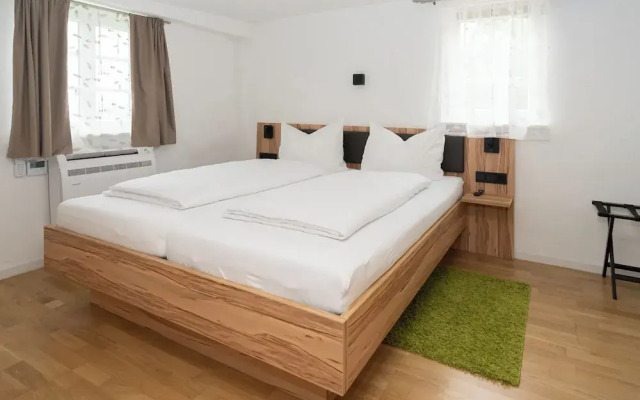 Hotel Garni BURG WALDENSTEIN