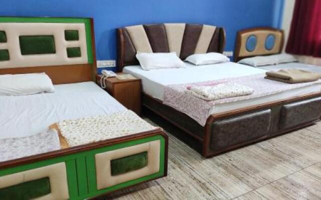 OYO 22238 Hotel Baaz