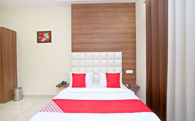 OYO 15975 Hotel 365