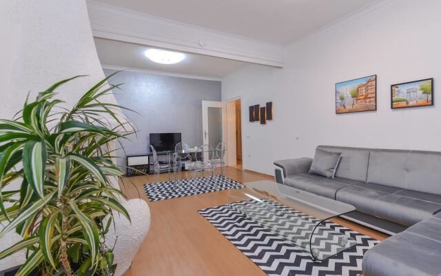 FM Deluxe 2-BDR Apartment - Sweet Home