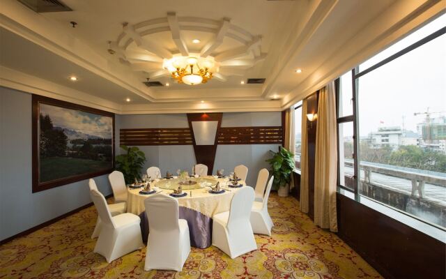 Rong Hu Hotel