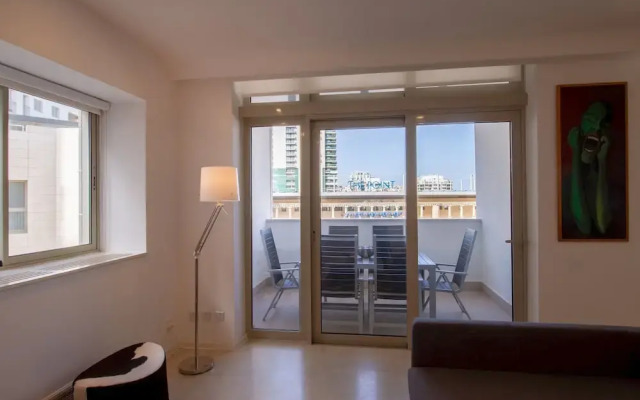Modern-luxury in Tigne Point w Pool, Best Location