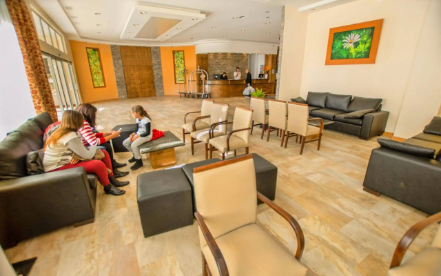 Huinid Pioneros Hotel