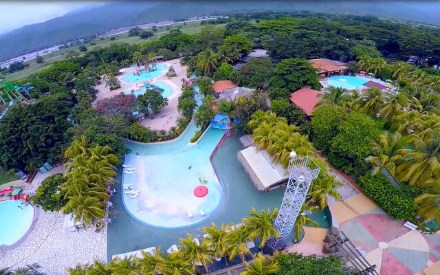 Valle Dorado Resort & Parque Acuático