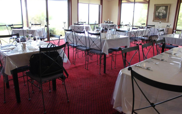 Skenes Creek Lodge Motel and Restaurant