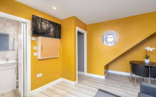 Luxury Living - Lovely 1 Bedroom Apartment