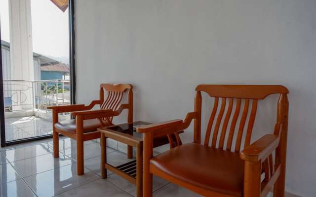 RedDoorz @ Hotel Horas Palopo