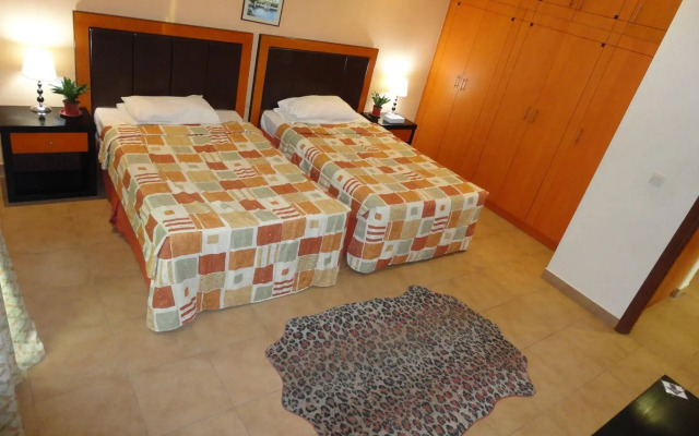 OYO 111 Infinity Suites