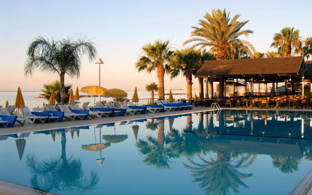 Palm Beach Hotel & Bungalows