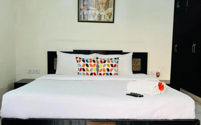 BluO Studio - Defence Colony - BathTub, Balcony