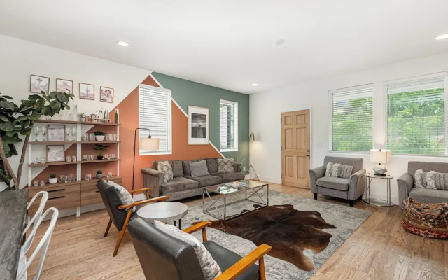 Citrine-private Patio & Balcony-near Germantown