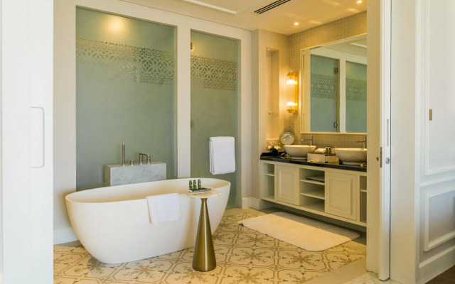 Royal Saray Resort