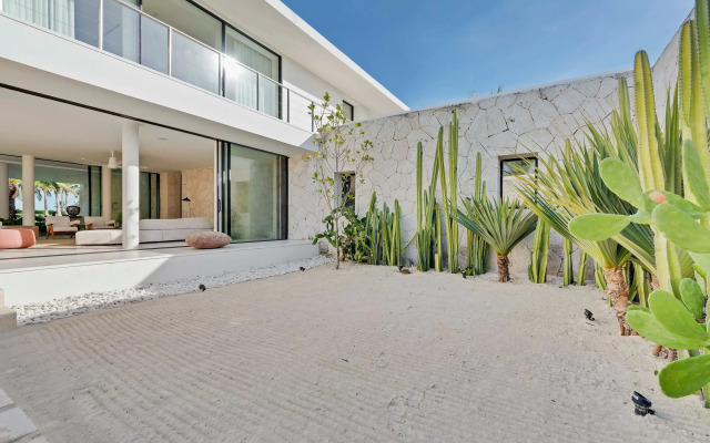 Magnificent 5BR Modern Tropical Villa With Pool