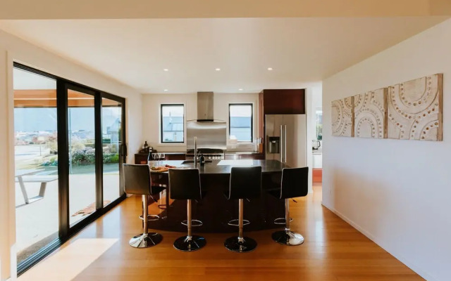 On The Rocks - Spacious