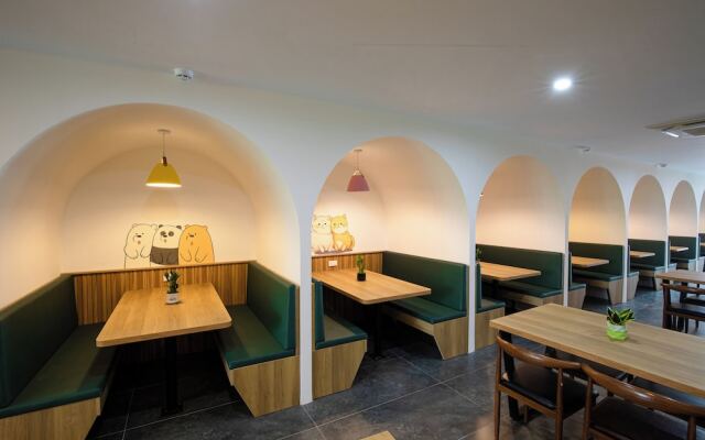 FIRST Studio Hotel Da Nang