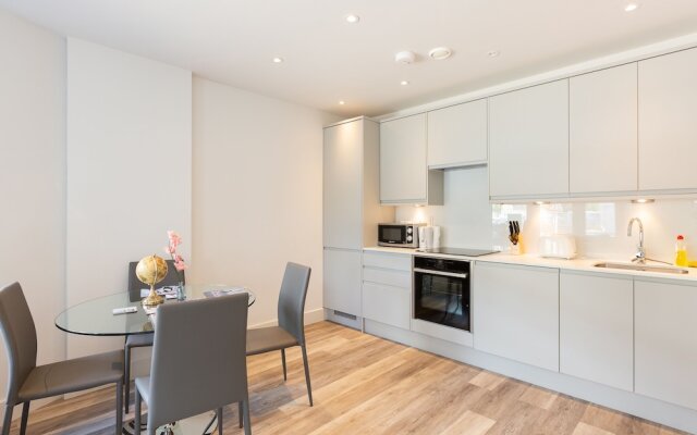 Family 2 Bed Apartment In Fulham Near Station