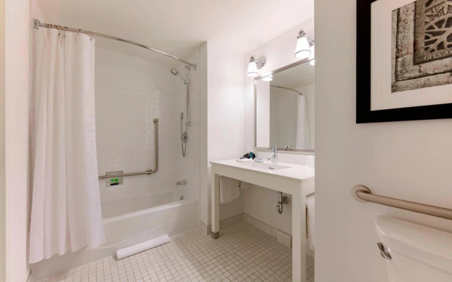 Four Points by Sheraton Kelowna Airport