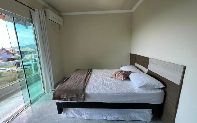 Aprecie Mariscal Nesta Hospedagem a 150 M do Mar - V4