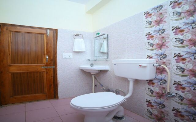 OYO 11575 Hotel Shine