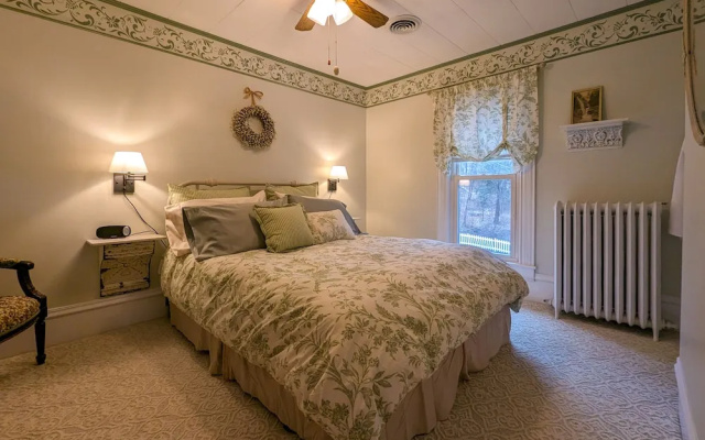 Hudson Manor Bed and Breakfast