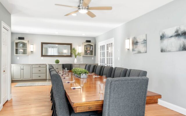 Inn at Harbor Hill Marina