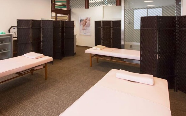 Sauna & Capsule Hotel Hollywood - Caters to Men – Guest Rooms – Okayama