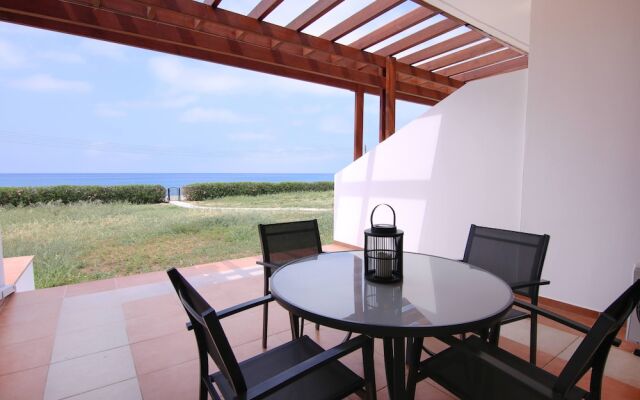 Phaedrus Living Beachfront Villa Morona