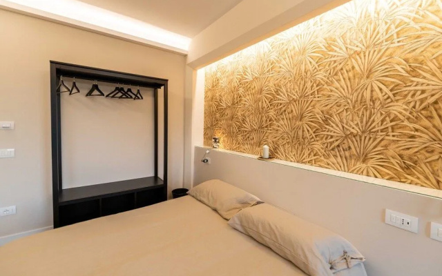 8 Rooms Hotel