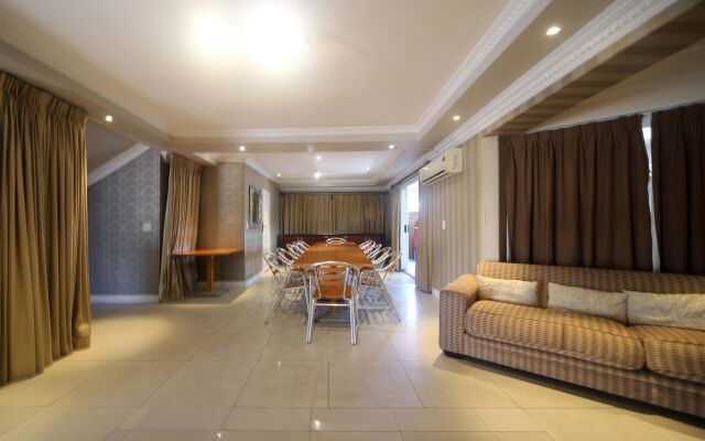 Savoy Lodge Cape Town