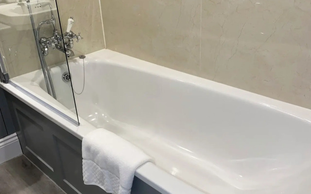 One Warwick Park Hotel