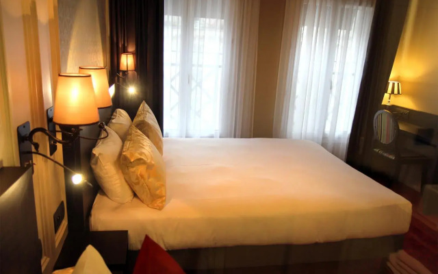 Le Montmartre Saint Pierre Hotel