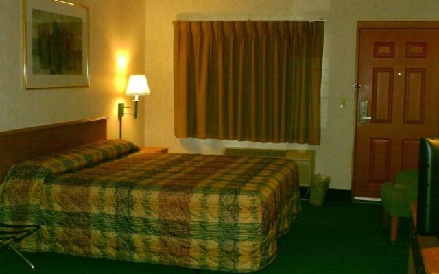 Campton Parkway Inn