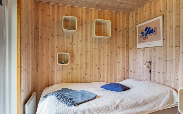 6 Person Holiday Home in Vaeggerlose