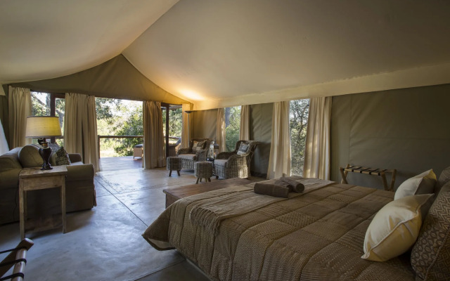 Nyati Safari Lodge
