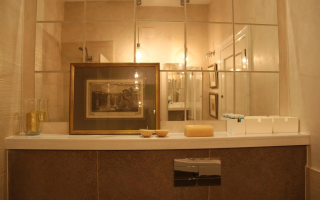 Luxurious 2 bedroom flat in a historic building