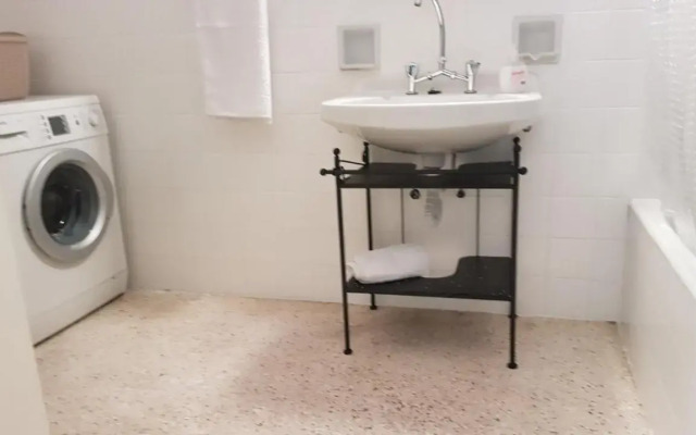 Begonia-Athens Center, 6 BD, 2,5 BATH