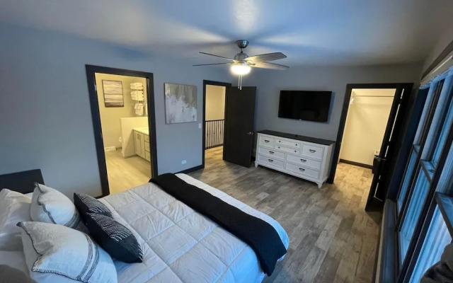 Freshly Updated Lake Michigan Home With Pool