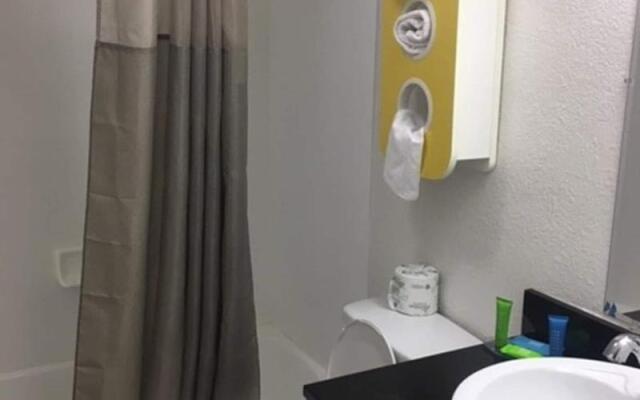 Motel 6 Phoenix, AZ - West