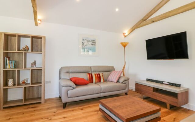 2 Merlin Lodge