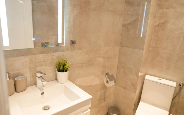 Shushi's Central Studio Apartment