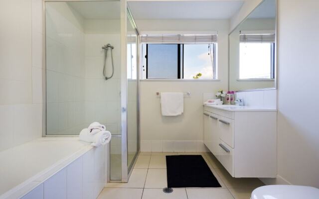 Cairns Beaches Home With Water View