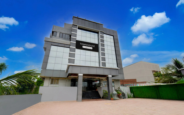 Super Townhouse Chakan MIDC Pune Formerly Renuka Executive