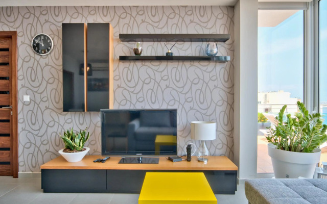 Magnificent Seafront 2-bedroom Sliema penthouse