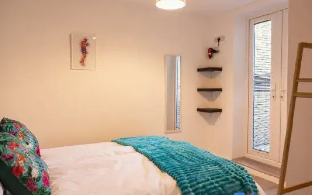 Sunbeam House Apartment 1